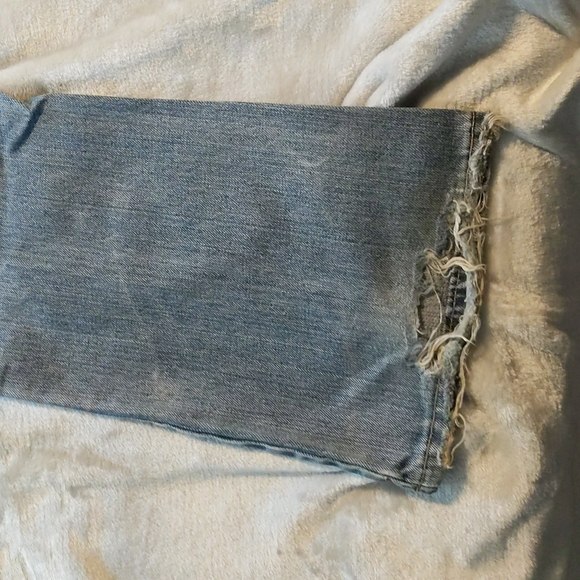 Vintage Bullhead Laguna boot cut distressed blue jean. Size 5 - Picture 10 of 11